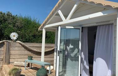 Ocean Drive Deluxe Apartment with complimentary Day Time Beach hut - Foto 13