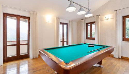 Valley View Villa in San Mango D'aquino with Hot Tub - Foto 5, Game Room