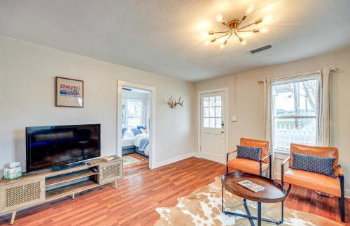 Walk to Main Street Cottage with Deck in Bandera! - Foto 4