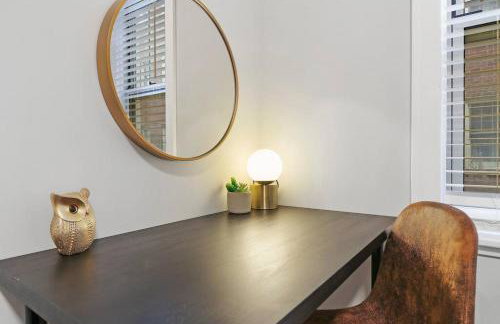 Cozy 2BR Apt - Perfect for a Seamless Stay - Montrose 1A - Foto 3