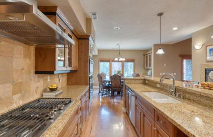 Luxe All-season Retreat by Avantstay Prime Location, Near Skiing - Foto 27