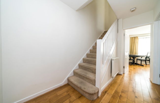 2 Bedroom Flat in Heart of Battersea near Station - Photo 19