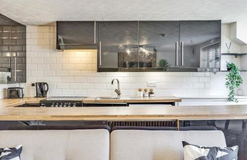 Cozy Riverside Cottage in Hertford Town with Parking - Foto 37