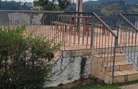 Casa com piscina para até 6 pessoas com duas camas de casal e sofá-cama casal - Foto 7