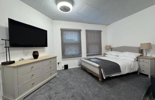Modern Studio Flat in Bramhall - Photo 1