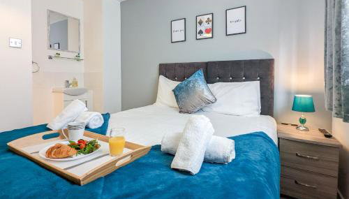 5-Bedroom Budget Contractor House with 10 Beds Free Parking and Free WiFi - Outfield Homes by Your Lettings Short Lets & Serviced Accommodation Peterborough - Foto 4