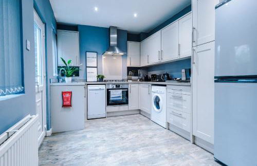 Spacious Modern Chester Home - Great Location - Photo 4