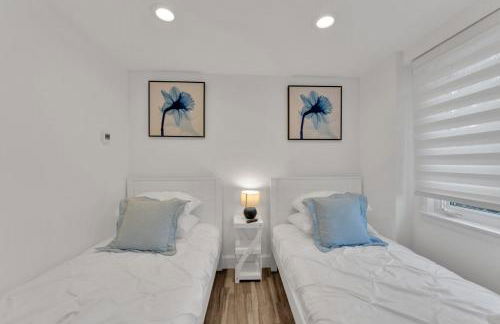 Fire and Fun Luxe Stay w Pool Hot Tub and Game Room - Foto 69