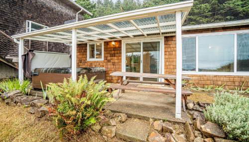 Radar Road Retreat Vacation Rental - Photo 2