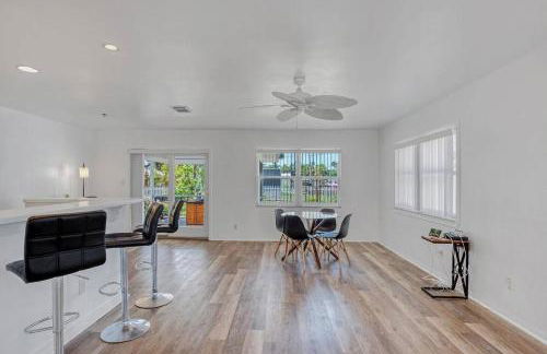 Cozy Beach Walk Home 3BR 2BA + Priv Yard + SmartTV - Foto 12