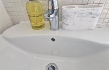 Birmingham City Centre Cosy 2 Double Bedroom Apartment Free Parking Workspace and close to O2 Arena - Photo 20