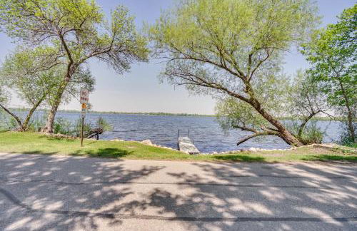 Lakeside Litchfield Home with Patio and Gas Grill! - Foto 31