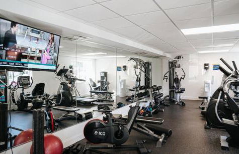 Waterfront 2BR Escape - Pool, Gym & Balcony with Intracoastal Views - Foto 18