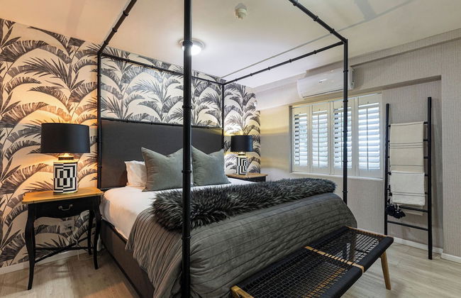 Clifton YOLO Spaces – Clifton Mansion Villa - Photo 52