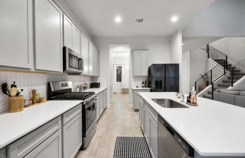 Modern and lux 4B House with Office 20 min to DT - Foto 16