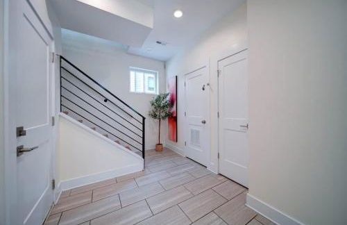 Luxe Townhome Rooftop Hot Tub Parking - Photo 13