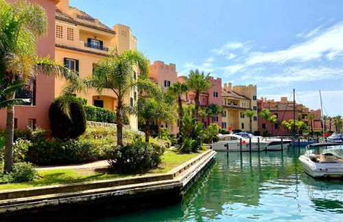 Experience Unrivalled Luxury at Emerald Greens Your Exclusive Retreat in the Heart of San Roque Club Resort - Foto 33