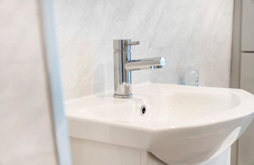 NEW! Stunning 2-Bed Home by Stay With Us, Ideal for Families, Sleeps 4! - Foto 45