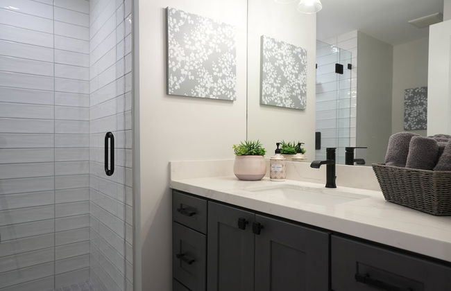 Coming Mid-April 2023! Beautifully upgraded two-story home with backyard oasis - Foto 35