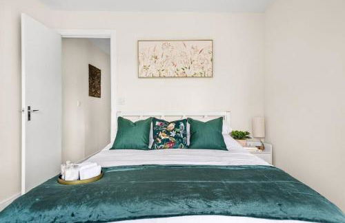 Radiant Retreat Ideal for LegoLand, Windsor, & LHR - Foto 11