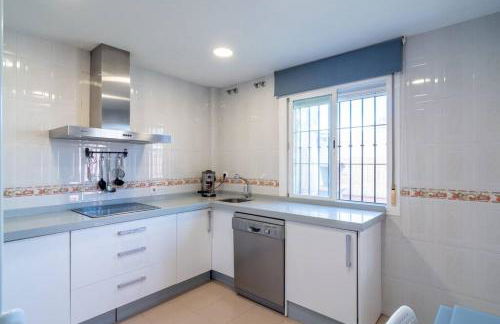 Adosado con vistas al mar desde la piscina con BBQ - Photo 7