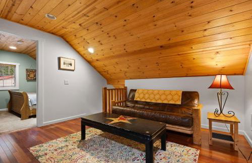 Whispering Pines - Cabin w hot tub - Foto 40