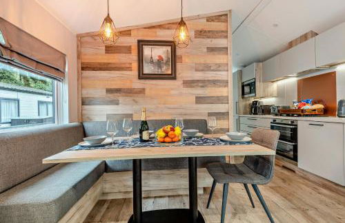 Astoria Lodge Smart Modern 2-Bedroom Holiday Lodge Milford on Sea - Photo 18