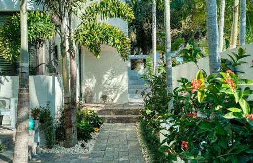 Art Deco Apt w Pool One Mile to Beach Pets Welcome - Foto 24