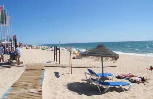 Luxurious first floor apartment with balconies overlooking pool and gardens. - Foto 56