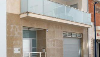 Casa particular en la playa a pocos metros del mar con garaje - Foto 2