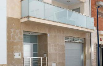 Casa particular en la playa a pocos metros del mar con garaje - Foto 2