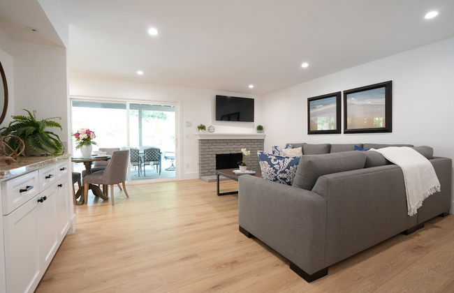 Coming Mid-April 2023! Beautifully upgraded two-story home with backyard oasis - Foto 29