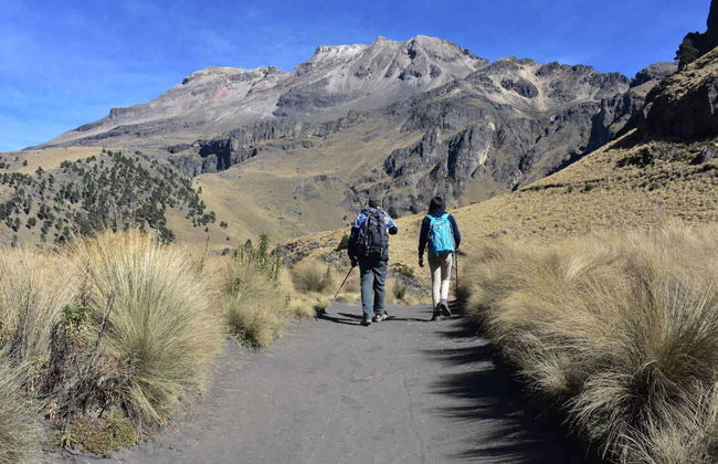 Trekking in the Izta-Popo National Park - Photo 3