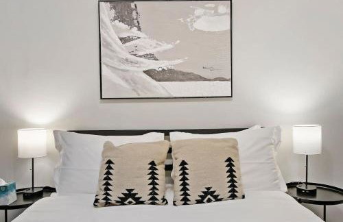 Modern & Furnished 2BR Apt with In-unit Laundry - Sunnyside 2E - Foto 13