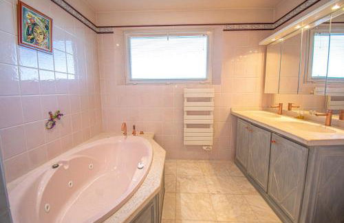 Charmante villa avec grande piscine au calme - Foto 25