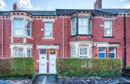 3 Bedrooms Elegant Homely House, Sleeps 6 Comfortably with 4 Double Beds, Newcastle, Free Street Parking, Business Travellers, Contractors, & Holiday Goers, Near all Major Transport Links in Newcastle & City Centre - Foto 22