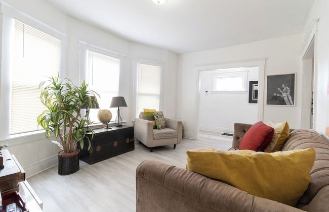 Spacious 4BR Family Home in Detroit Wifi & Parking - Foto 2