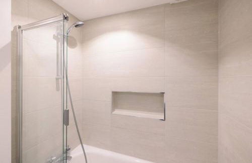 Bright, Spacious 2-bed, 5 mins from Tube, Sleeps 4 - Pass the Keys - Foto 38