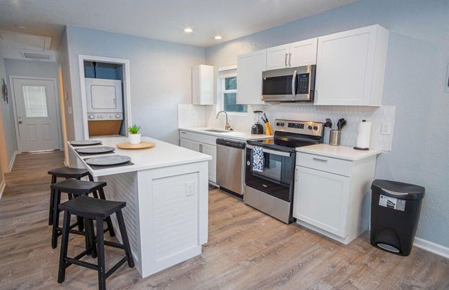 Charming 3BR 1BA Close to Vibrant Downtown - Foto 31