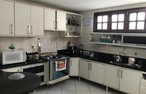 Belíssima Casa super confortável com piscina e área gourmet - Foto 3