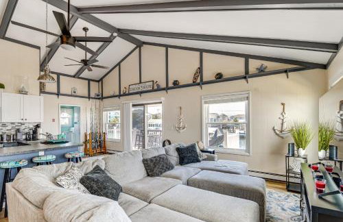 Bayfront Home with Boat Dock and Deck in Forked River - Foto 4