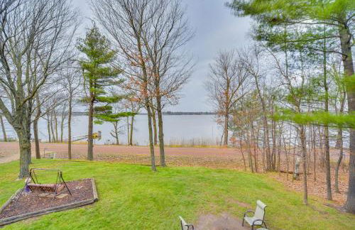 Modern Log Cabin with Rec Room, Steps to Lake! - Foto 34