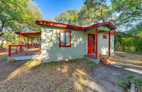 Peaceful Helotes Cabin Fire Pit, 9 Mi to Old Town - Foto 30