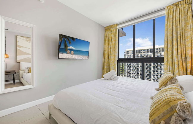 Downtown Doral Condo w-Free Parking - Foto 9