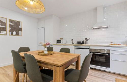 Monet, apartamento con terraza, cuna y trona - Foto 20