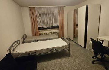 Zentralgelegene Wohnung im EG - Foto 9