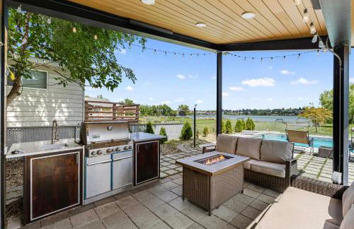 Lakefront Washington Home with Private Pool and Sauna - Foto 29