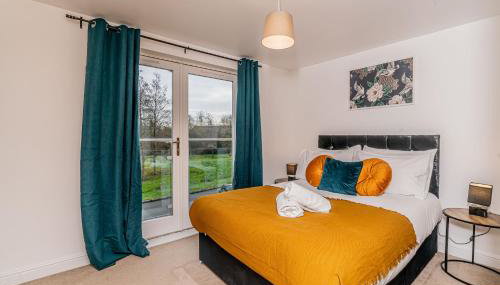 Spacious 5BR House 3 Bathrooms ideal for CONTRACTORS free PARKING - Foto 2, Garden view, towels