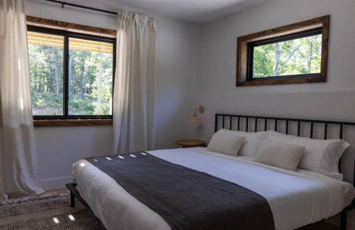 Emberwood Lodge - Luxury Cabin, Kid Friendly - Foto 25