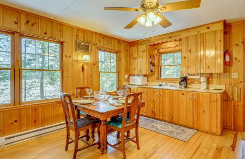 Private Dock and Beach! Lakefront Adirondacks Escape - Foto 5